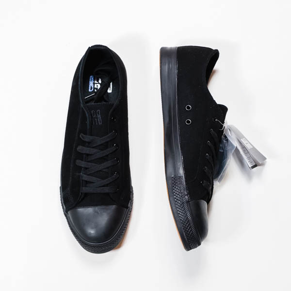 BUG BLUE スケートボードシューズ BB-01 ブラック - 上面と側面