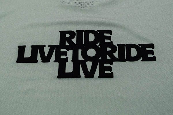 ハブス Sun Guard Tee ラッシュガード グレー / 背面プリント詳細