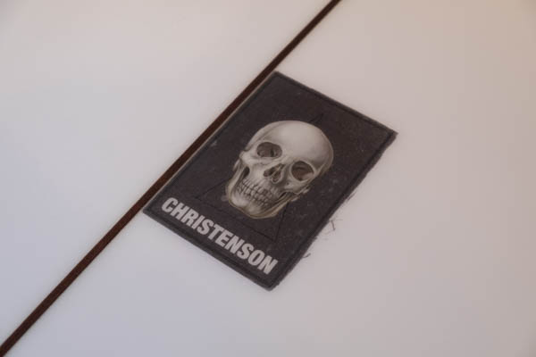 クリステンソン ジャパン C-BUCKET 7'0" CHRISTENSON SURFBOARDS JAPAN / スカルロゴエンブレム クローズアップ