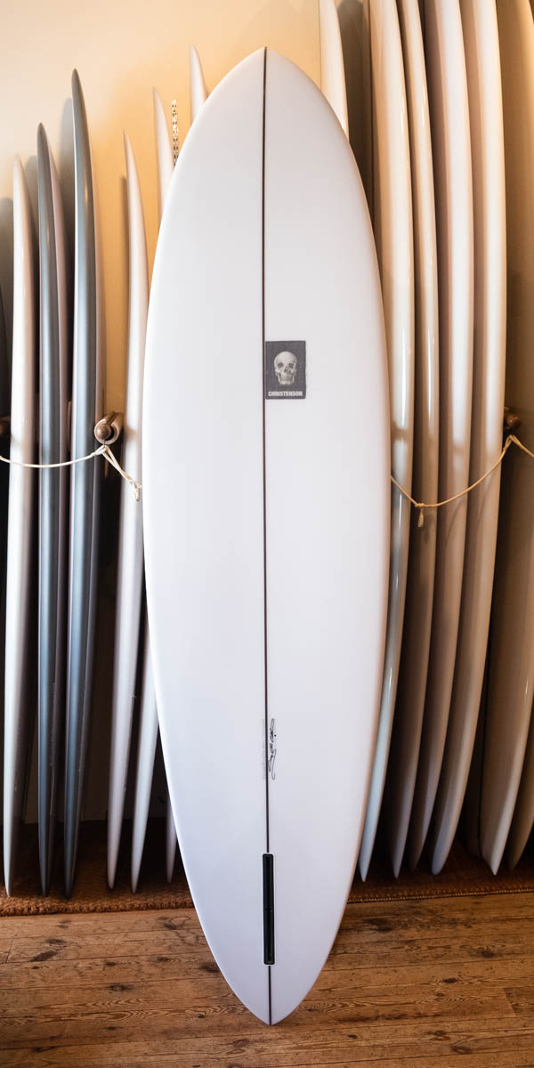 クリステンソン ジャパン C-BUCKET 7'2" CHRISTENSON SURFBOARDS JAPAN / デッキ面全体 スカルロゴエンブレムとシングルフィンボックス