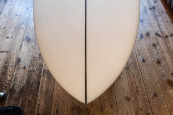 クリステンソン ジャパン C-BUCKET 7'2" CHRISTENSON SURFBOARDS JAPAN / ノーズ 丸みのあるアウトラインとピンライン