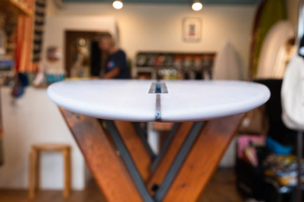 クリステンソン ジャパン C-BUCKET 7'2" CHRISTENSON SURFBOARDS JAPAN / ノーズ全体 店内ディスプレイ