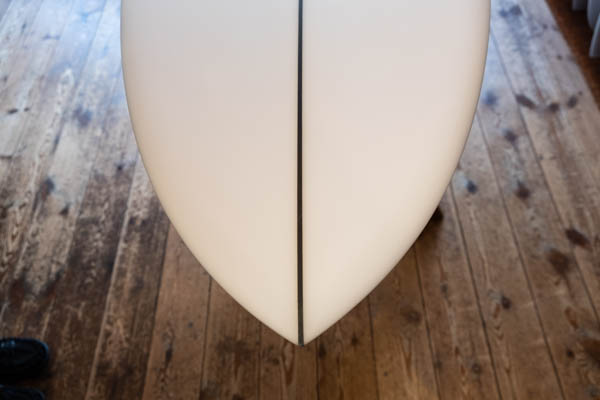 クリステンソン ジャパン C-BUCKET 7'6" CHRISTENSON SURFBOARDS JAPAN / ノーズ 丸みのあるアウトラインとピンライン