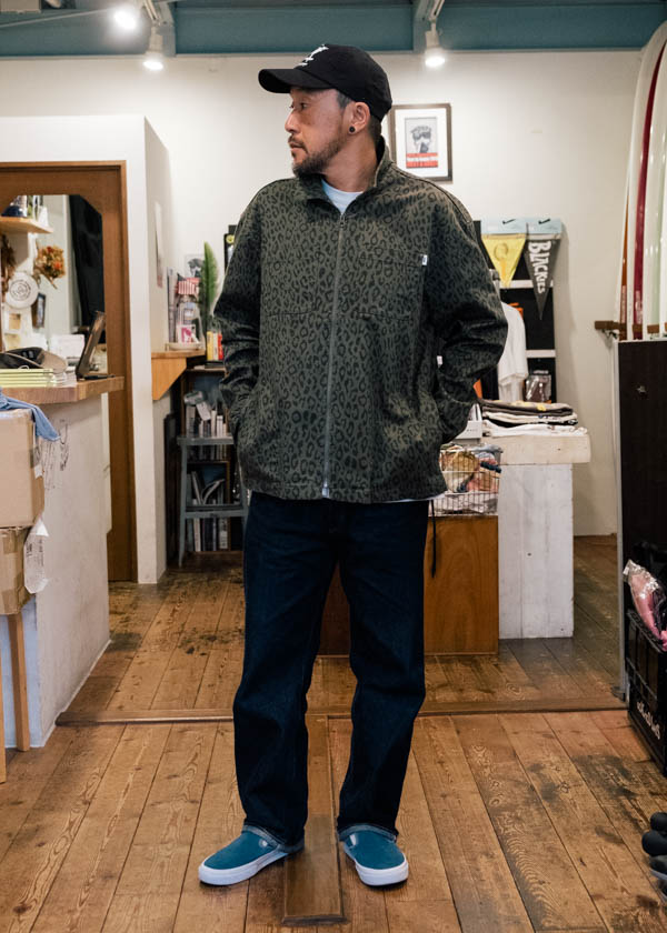 ワックス Leopard Zip Jacket ヒョウ柄ジャケット カーキ / 着用イメージ