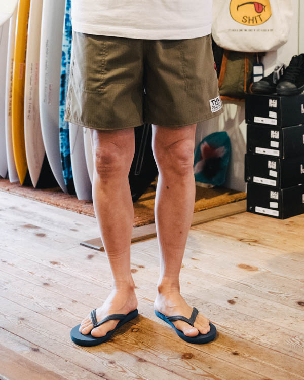 ザハードマン Standard shorts ボードショーツ カーキ / 着用イメージ