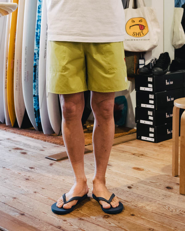 ザハードマン Standard shorts ボードショーツ イエロー / 着用イメージ