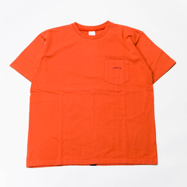 ターンミーオン RIDE WAVE LIKE DANCE TEE レッド / 正面 胸ポケットロゴ刺繍