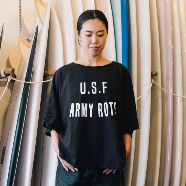 UMI U.S.F ARMY ROTC Tee — 着用イメージ（ブラック）