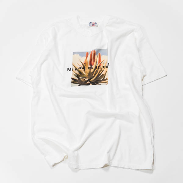 ユーエムアイ フォトTシャツ MI CASA Tee ホワイト / 正面