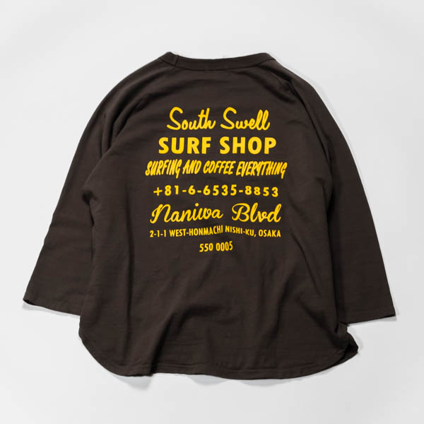 ワオ South Swell Shop 七分袖Tシャツ ブラウン / 背面 ショップ情報プリント