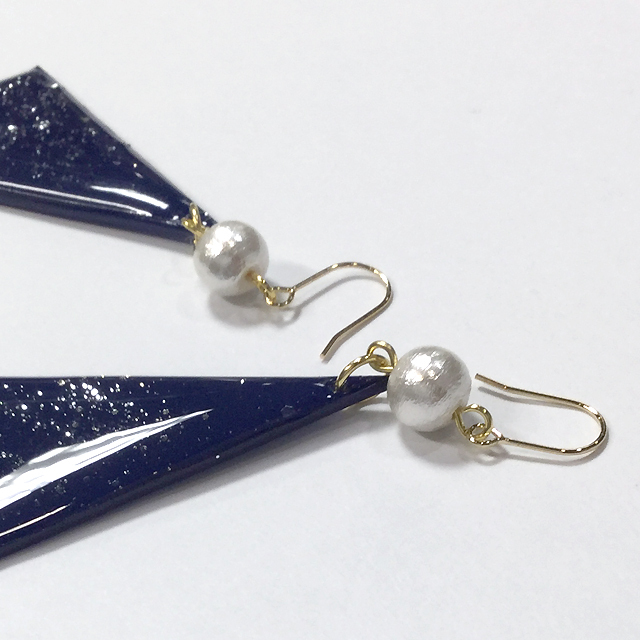 星空かけら_大きなさんかくピアス_イメージ01