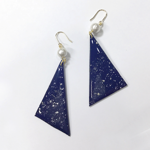 星空かけら_大きなさんかくピアス_イメージ02