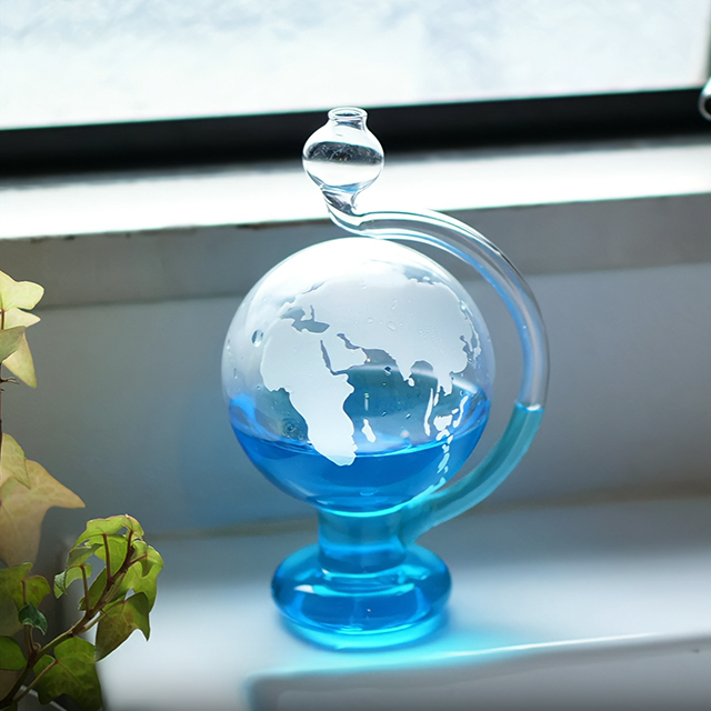 ゲーテが発明したといわれる水タイプバロメーターの原理を使用した晴雨