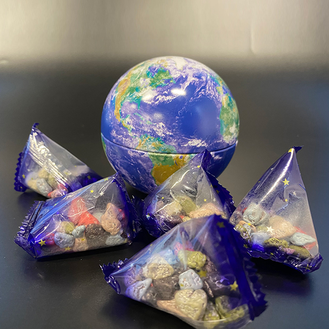 宇宙のお菓子】地球缶 隕石チョコレート