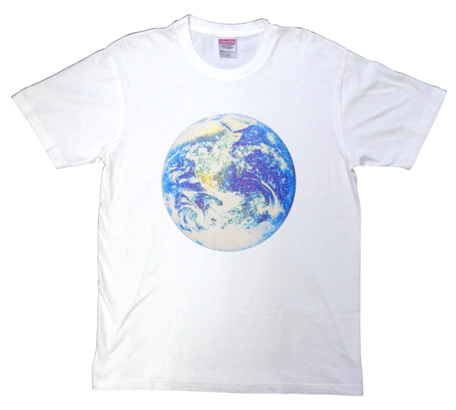 宇宙グッズ 高橋正実デザイン 地球ビーズtシャツ ホワイト 宇宙グッズ 高橋正実デザイン 地球ビーズtシャツ ホワイト