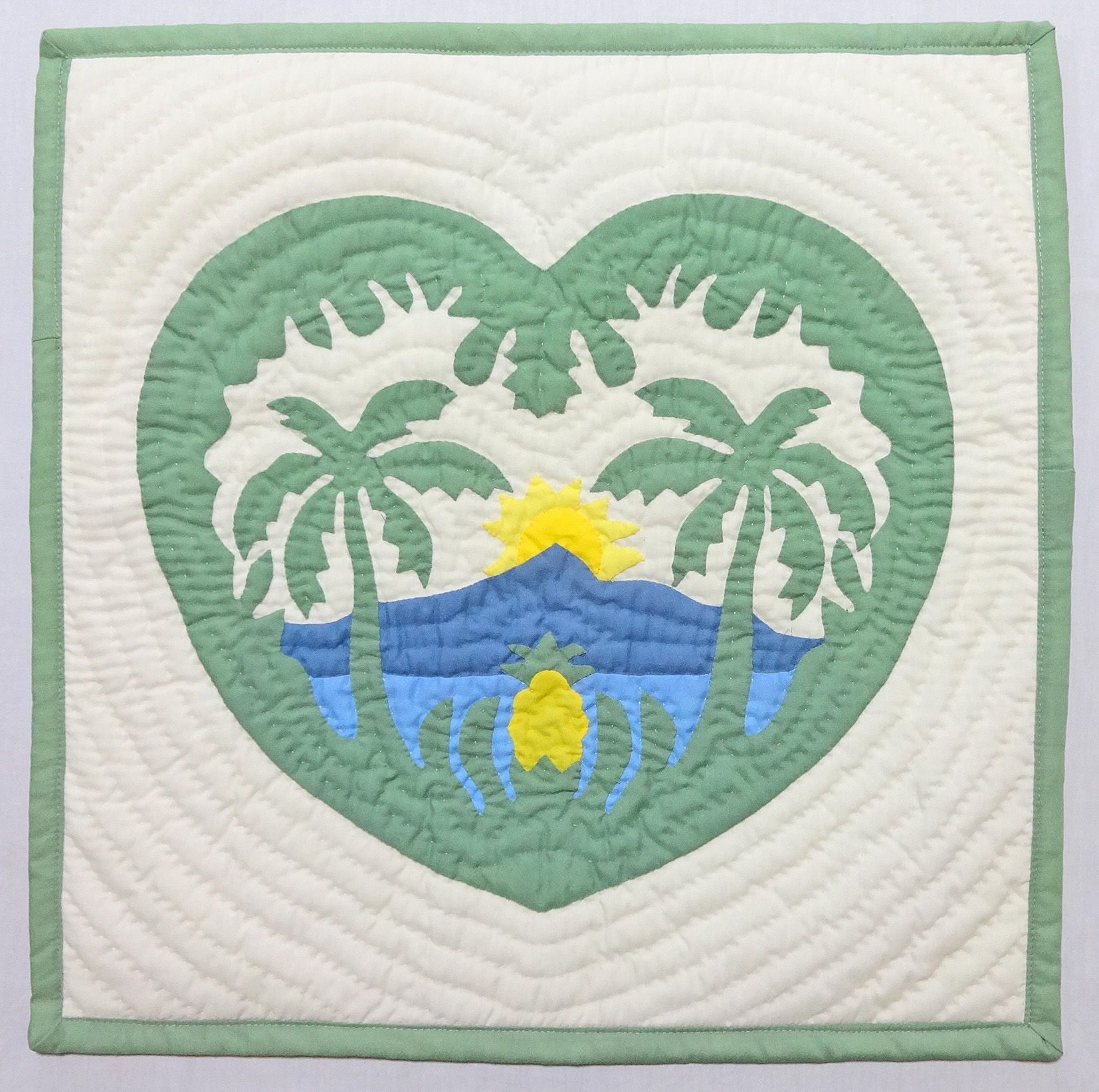 【メール便・送料無料】ハワイアンキルトクッションカバー/ダイヤモンドヘッド