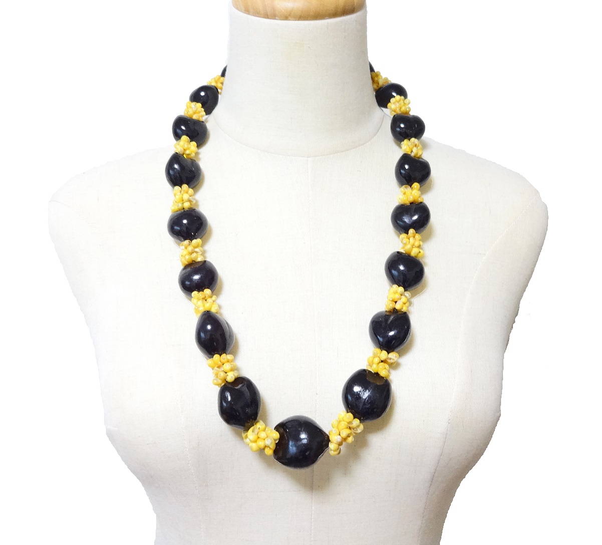 【メール便・送料無料】ククイイエローモンゴシェルレイ