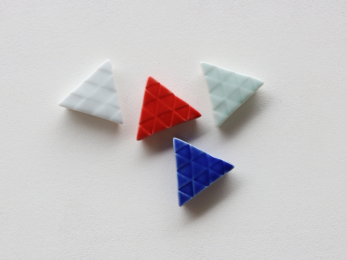 【当たりくじつき新パッケージでお届け！】三角（うろこ）箸置き 有田焼