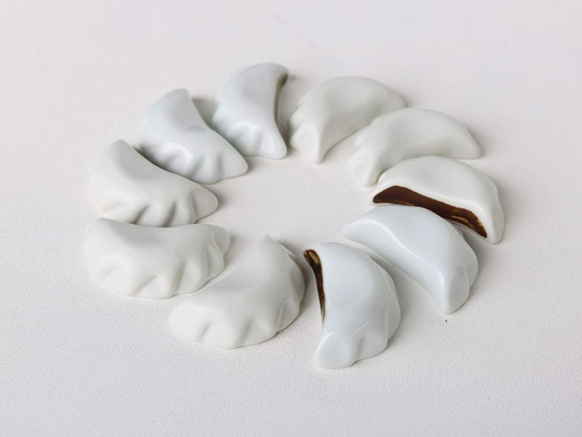 【当たりくじつき新パッケージでお届け！】餃子 箸置き 有田焼 | ぎょうざ ギョウザ