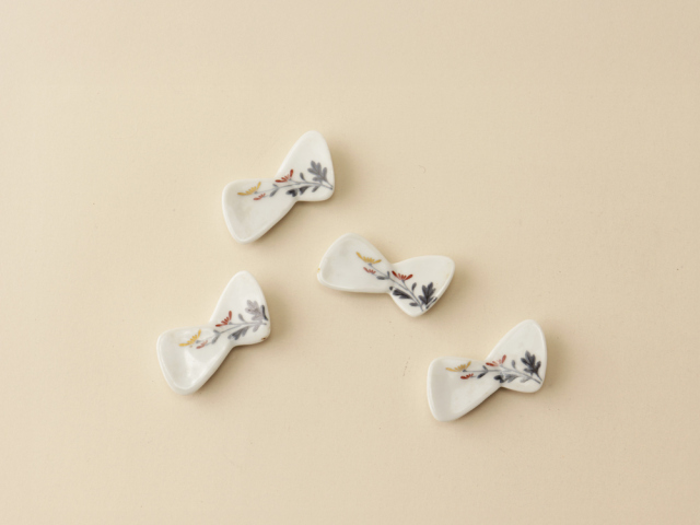 デッドストック 草花紋 箸置き 有田焼