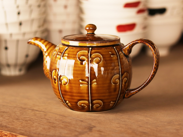  アメ釉 イッチン 洋唐草 ポット 波佐見焼