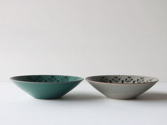 オリエンタルな雰囲気の模様がエレガント。波佐見焼 ダマスクフラワー