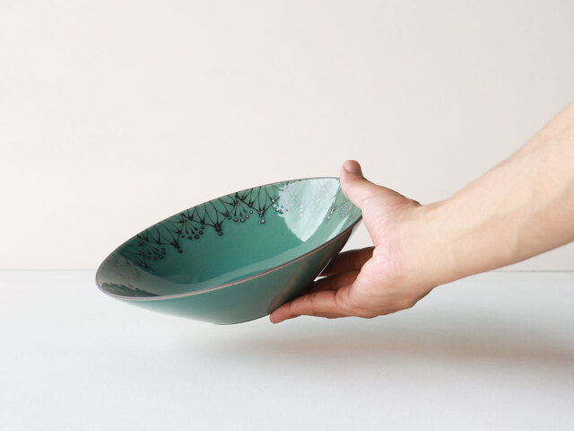 オリエンタルな雰囲気の模様がエレガント。波佐見焼 ダマスクフラワー