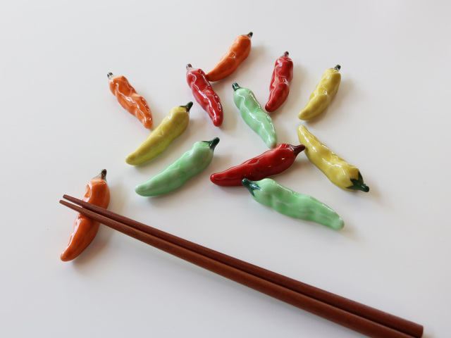 新品 箸置き 唐辛子 火鍋、スンドゥブチゲ、担々…辛い物を食べるときにはこれ 有田焼