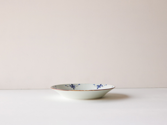 SNSでも大人気！有田焼 晧洋窯 リーヴス しのぎ 7寸皿 | 有田焼 波佐見