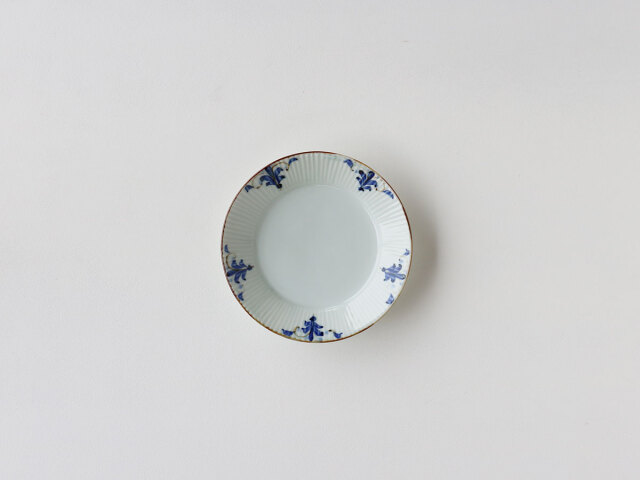 SNSでも大人気！有田焼 晧洋窯 リーヴス しのぎ 7寸皿 | 有田焼 波佐見