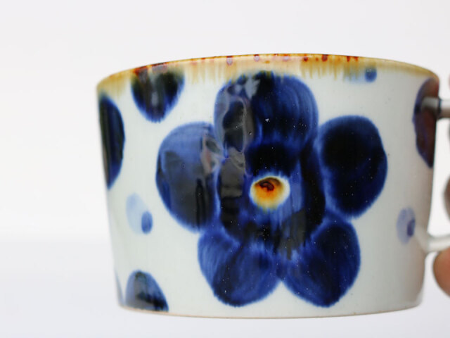 青と白の花柄スープカップ 手描き青と白の花柄スープカップ