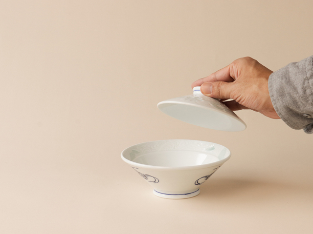 デッドストック 青白磁 桜紅葉 彫り蓋付き茶碗 有田焼