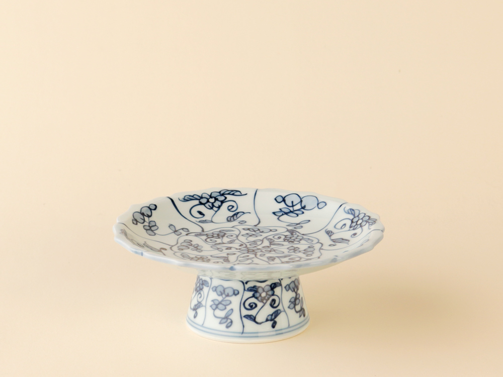 デッドストック 手描き染付 草花紋 高台皿 伊万里焼