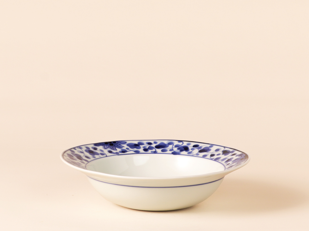 染付 花唐草 リムボウル（中） 波佐見焼