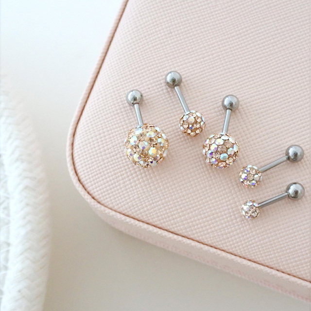16G］淡い色使いが冬気分を盛り上げる極艶パヴェ4サイズ展開軟骨ピアス