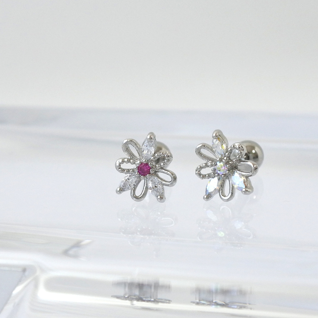 16G ］繊細なデザインが引き立つキュービック フラワー flower 軟骨