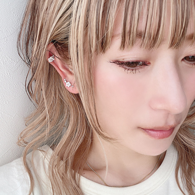 14G 16G ］1点投入でお顔周りがパッと華やぐ♪ 華奢プルメリア