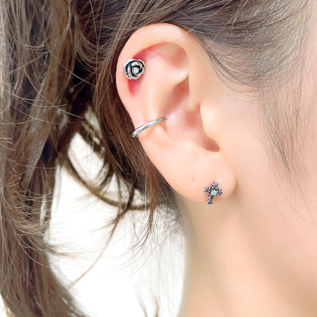 16g14g クールな持ち味を生かて 大人可愛いこなれ感 プチローズ軟骨ピアスボディピアス 0197