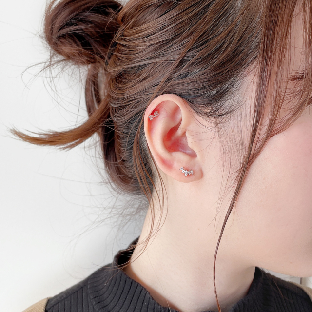 大人可愛いリボンデザイン♪】 ピアス CCロゴ 上品 14G 16G ］程よいサイズ感が上品 で愛らしい リボン モチーフ
