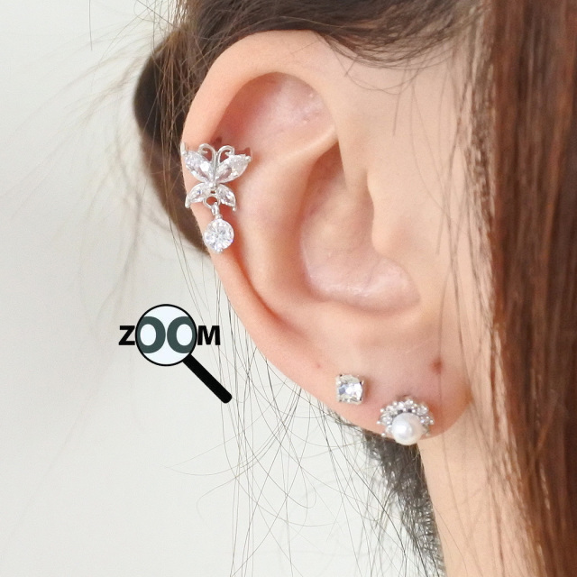 【ゆらゆらと耳元で可愛く揺れる♡】CHANEL ピアス 14G 16G ］ゆらゆら揺れて女っぽさを引き出すCZ バタフライ