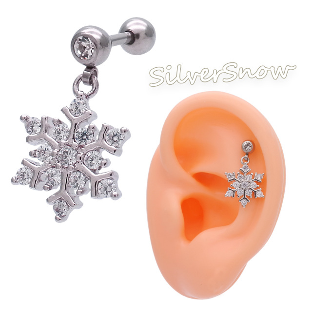 t*i様 CHANEL 雪の結晶モチーフ ピアス CHANEL シャネル ピアス スノーフレーク 雪の結晶 ラインストーン
