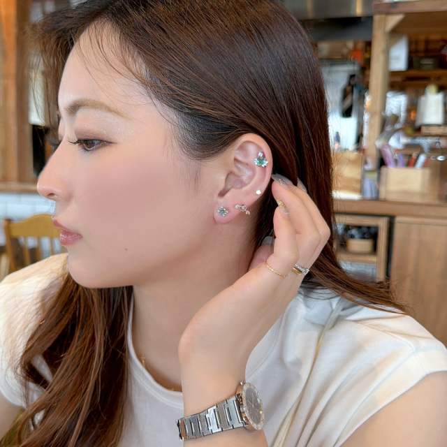 14G 16G ］鮮やかなエメラルド グリーン カラー のハート ストーン と