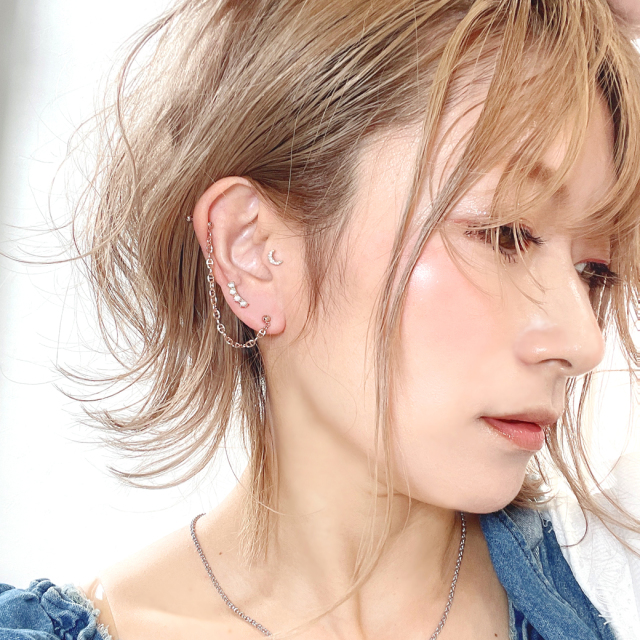 【レッドカラーが華やか◆】大粒ストーンが揺れる＊CHANELピアス 16G］キラキラと輝く MOON プラネット モチーフ 月 ラブレット