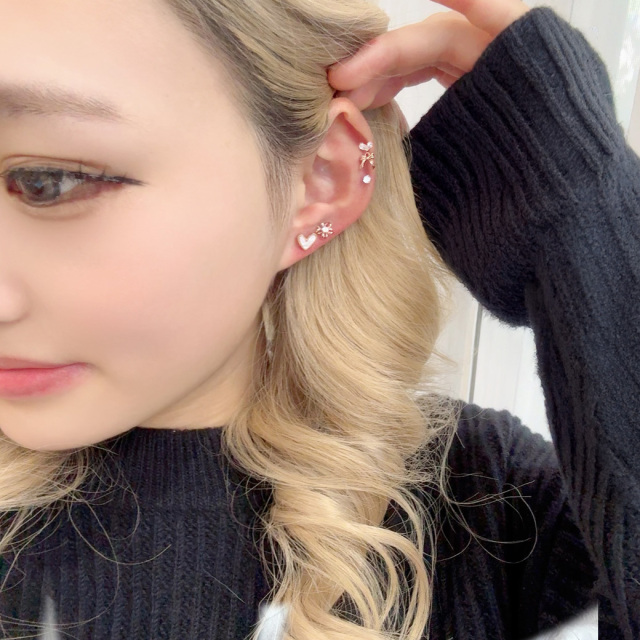 14G 16G ］揺れる たびに繊細な輝きを放つ ハート型CZに そっと結ばれ