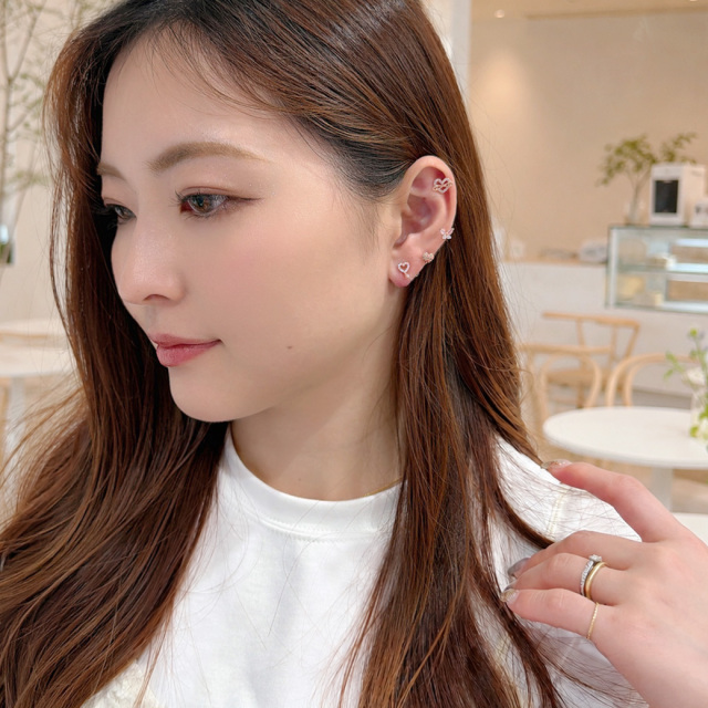 14G 16G ］キラキラ 輝くオープンハート×KEY デザインが耳元を華やかに