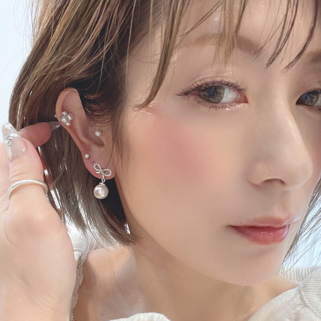 両耳セット ピアス 上品で愛らしい キュービック リボン パール 【素材