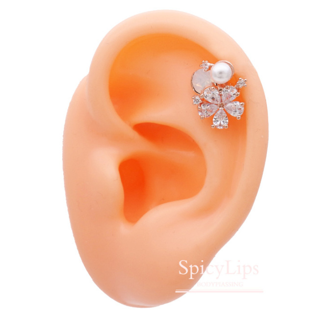 14G 16G］1点で充分可愛い欲張り CZ フラワー パール。愛らしい上品な