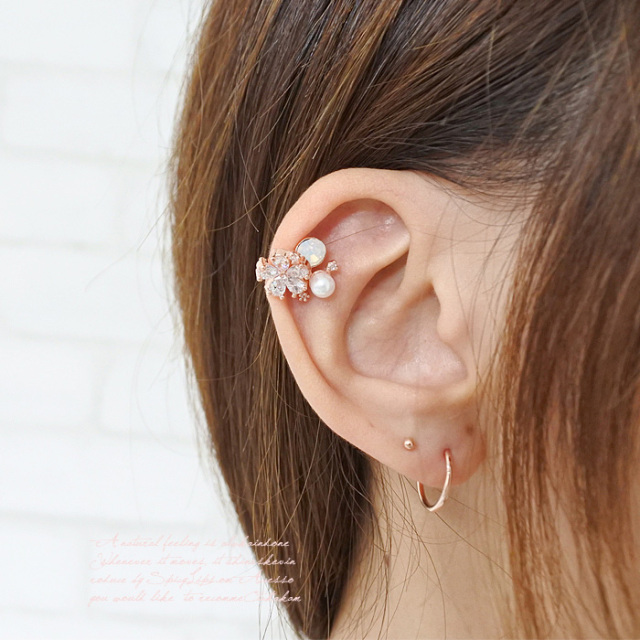 14G 16G］1点で充分可愛い欲張り CZ フラワー パール。愛らしい上品な