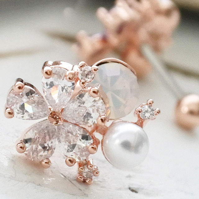 14G 16G］1点で充分可愛い欲張り CZ フラワー パール。愛らしい上品な