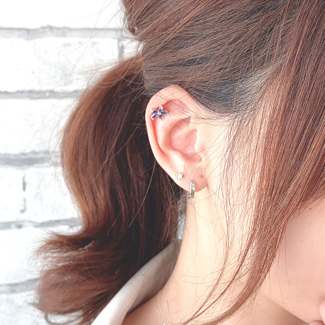 14G 16G］ほんのり香る女っぽさが好印象。光を受けて煌くブルー